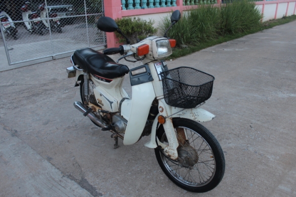 C700สีขาว(สีหายาก)รถเดิมๆพร้อมประกวดมีทะเบียนขายถูกๆ9700บาท