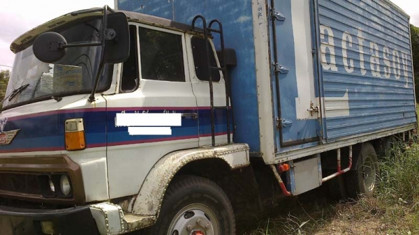 Hino KT925 เครื่อง EH700 เพลาเดียวตู้ยาว 6.5 เมตร 3 ประตู