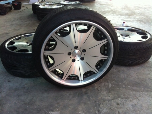 ขายล้อแม็กแท้นำเข้าจากญี่ปุ่น สไตล์ VIP 235/35/19 OFF+41  ,5H  114.3 รับประกันแท้จากญี่ปุ่น  ขอบคุณมากครับคุณมานัส จ. ชลบุรี  ของส่งได้พรุ่งนี้ครับ