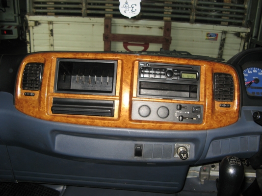 ขาย 6 ล้อ ฮีโน่ เมก้า 175 แรง ยาว 6.50 ม. ปี 2007 สภาพสวยจัดกว่า 99\% เครื่องแน่น คัสซีสวยกิ๊ป พร้อมใช้ สนใจชมรถก่อนได้ครับ ขาย 6 ล้อ ฮีโน่ เมก้า 175 แรง ยาว 6.50 ม. ปี 2007 สภาพสวยจัดกว่า 99\% เครื่องแน่น คัสซีสวยกิ๊ป พร้อมใช้ สนใจชมรถก่อนได้ครับ