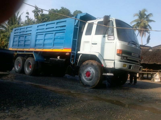 Isuzu Rocky 240 หัวฟ้าแท้เดิมๆจากห้าง,ยางดีคัสซีผ่าน,เครื่องแห้งแรงดีไม่มีโหลด