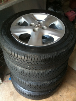 ขายล้อแม๊กพร้อมยาง 4 รู100 ดอกยังดี 175/65/15