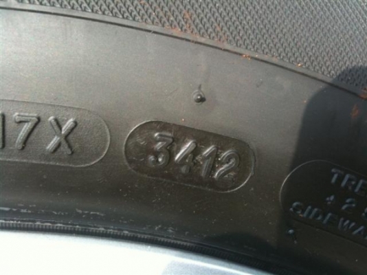 ขายล้อแม๊กพร้อมยางถอดป้ายแดง 215/60/16 NEW CAMRY 2012