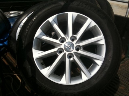 ขายล้อแม๊กพร้อมยางถอดป้ายแดง 215/60/16 NEW CAMRY 2012