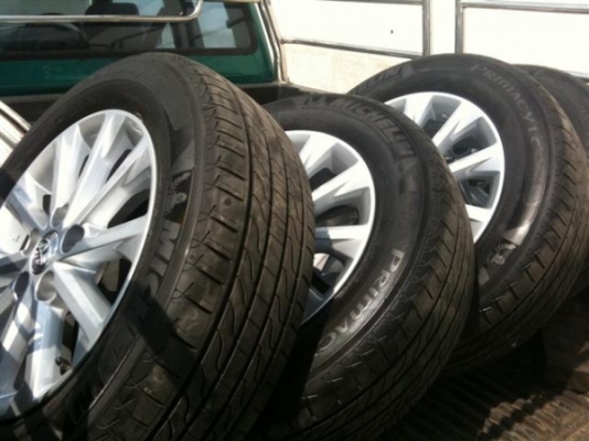 ขายล้อแม๊กพร้อมยางถอดป้ายแดง 215/60/16 NEW CAMRY 2012