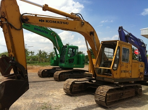 รถแบคโฮ KOMATSU PC120-2 รถแบคโฮ KOMATSU PC120-2