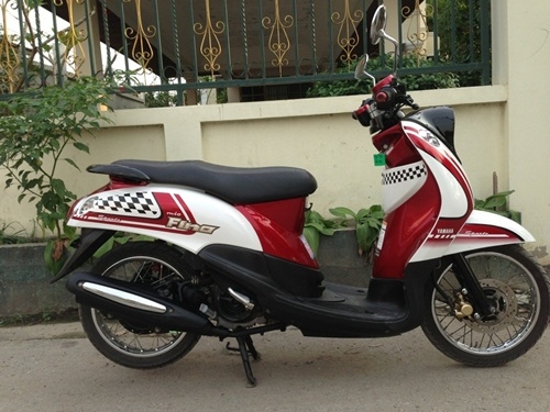 (ขายเเล้วครับส่งทางไปรษณีย์)ขายfino สีเเดงขาวปี2555