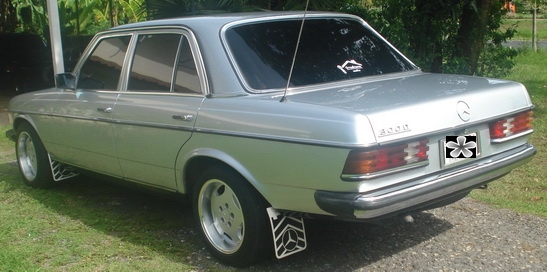 ขาย benz w123 300 D มือเดียว สภาพคลาสสิคสวยๆเหมาะสะสมเดิมๆเครื่องแน่นภายในเยี่ยมไม่มีผุรูปเยอะ ขาย benz w123 300 D มือเดียว สภาพคลาสสิคสวยๆเหมาะสะสมเดิมๆเครื่องแน่นภายในเยี่ยมไม่มีผุรูปเยอะ