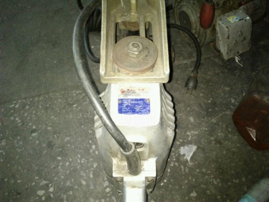 สว่านแท่นแม่เหล็ก หัวจับ 5 หุล ตามสภาพครับ สว่านแท่นแม่เหล็ก หัวจับ 5 หุล ตามสภาพครับ