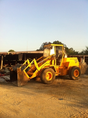 ขายรถตักล้อยาง JCB เลี้ยวเอวอ่อน เก่านอก สนใจติดต่อ 089-551-2032