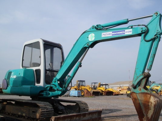 รถขุด PC40-7 มีเก๋ง โทร.0927826142,034886118 www.patanamachine.com