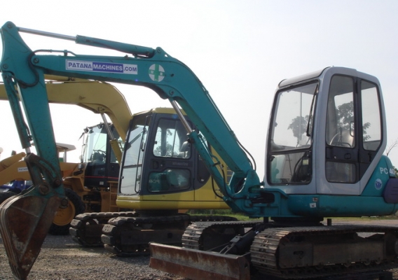 รถขุด PC40-7 มีเก๋ง โทร.0927826142,034886118 www.patanamachine.com