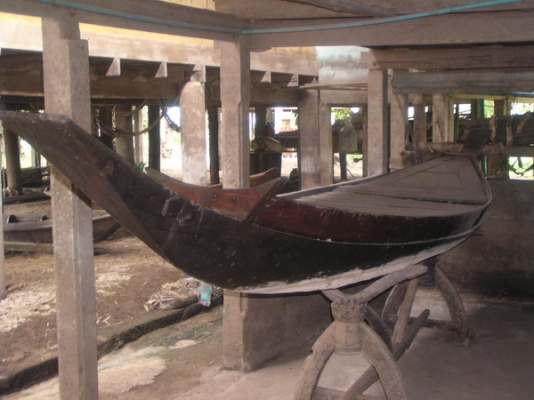 เรือไม้สัก (เรือพายม้า)