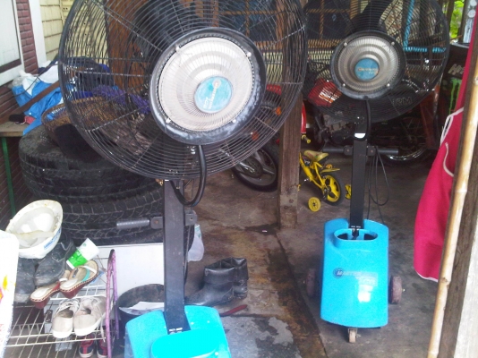 ขาย พัดลมไอน้ำ 2ตัว 5000 บาท