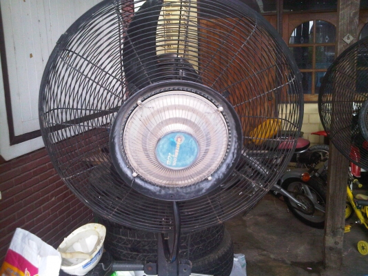 ขาย พัดลมไอน้ำ 2ตัว 5000 บาท ขาย พัดลมไอน้ำ 2ตัว 5000 บาท