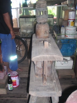 เครื่องคั้นน้ำอ้อยโบราณ เครื่องคั้นน้ำอ้อยโบราณ