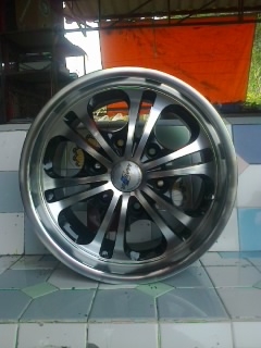 ล้อ6รูขอบ15 4วง7500 ถ้าพร้อมยาง10000 บาท (พร้อมใส่)