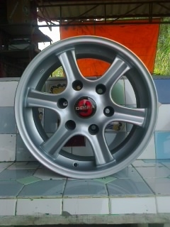 ล้อ 6รู ขอบ16 4วง ราคา7500 ถ้าพร้อมยาง 10000บาท
