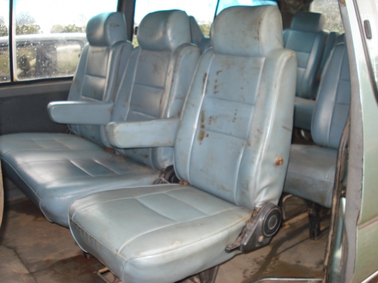 TOYOTA HIACE ปี38 เครื่อง3L 2800 เครื่องดี ช่วงล่างพอใช้ เอกสารครบพร้อมโอน ราคาต่อรองได้อีก