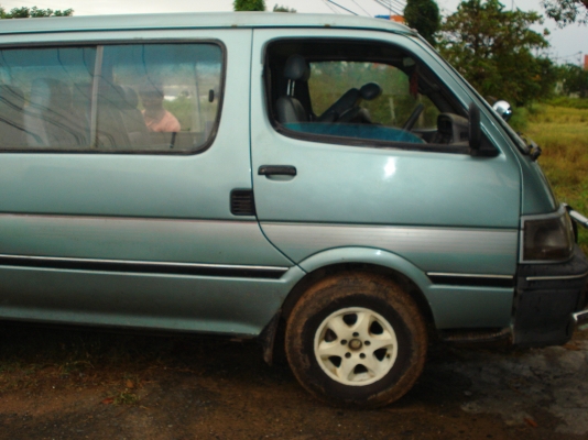 TOYOTA HIACE ปี38 เครื่อง3L 2800 เครื่องดี ช่วงล่างพอใช้ เอกสารครบพร้อมโอน ราคาต่อรองได้อีก