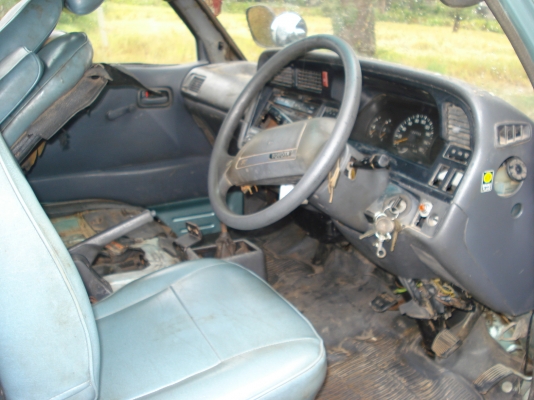 TOYOTA HIACE ปี38 เครื่อง3L 2800 เครื่องดี ช่วงล่างพอใช้ เอกสารครบพร้อมโอน ราคาต่อรองได้อีก