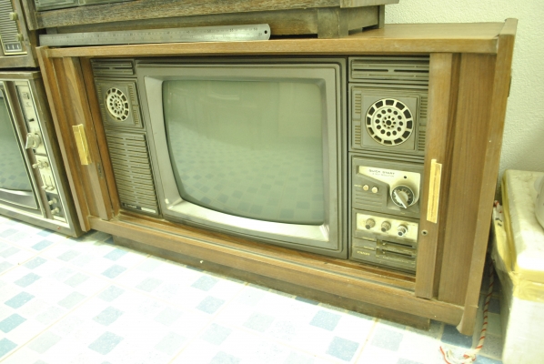 ขาย TV โบราณเก่า คลาสสิค กว่า 30 เครื่อง เอาไว้ตกแต่งบ้าน ร้าน ครับ ขาย TV โบราณเก่า คลาสสิค กว่า 30 เครื่อง เอาไว้ตกแต่งบ้าน ร้าน ครับ