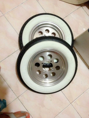 ขายล้อกอลิล่า ขอบ 10" ยางแก้มขาวดอกเต็ม