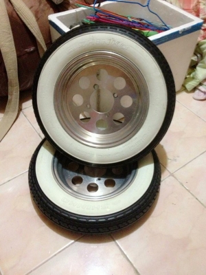 ขายล้อกอลิล่า ขอบ 10" ยางแก้มขาวดอกเต็ม
