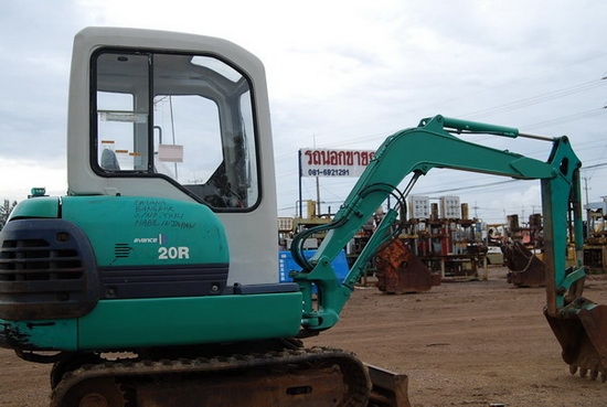 รถขุด PC20-8 โทร.0927826142,034886118 www.patanamachine.com