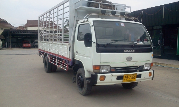 รถบรรทุก 6 ล้อ ยาว 5.5 เมตร เปิดข้างได้