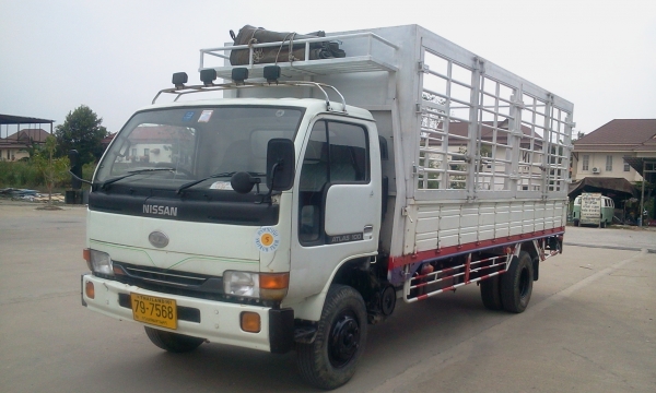 รถบรรทุก 6 ล้อ ยาว 5.5 เมตร เปิดข้างได้