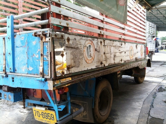 ขาย HINO  KL  ทะเบียนกรุงเทพฯ รถบรรทุก 6 ล้อ กระบะไม้สภาพดี พร้อมใช้งาน