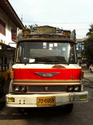 ขาย HINO  KL  ทะเบียนกรุงเทพฯ รถบรรทุก 6 ล้อ กระบะไม้สภาพดี พร้อมใช้งาน