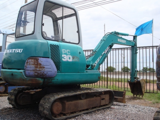 รถขุด PC30-7 มีเก๋ง โทร.0927826142,034886118 www.patanamachine.com