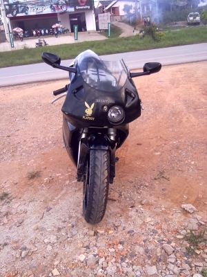 ขายvfr400 nc30 ปี92 สวยๆสภาพเครื่องดีขี่นิ่มเสียงดุดัน in/สพม 47000ด่วน