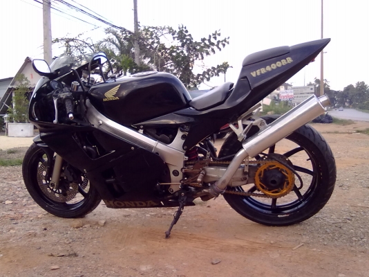 ขายvfr400 nc30 ปี92 สวยๆสภาพเครื่องดีขี่นิ่มเสียงดุดัน in/สพม 47000ด่วน