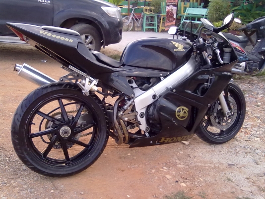 ขายvfr400 nc30 ปี92 สวยๆสภาพเครื่องดีขี่นิ่มเสียงดุดัน in/สพม 47000ด่วน