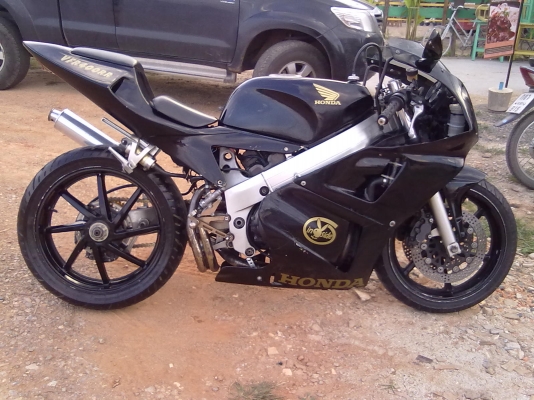 ขายvfr400 nc30 ปี92 สวยๆสภาพเครื่องดีขี่นิ่มเสียงดุดัน in/สพม 47000ด่วน
