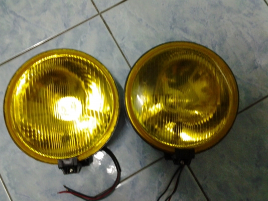 ขายไฟสปอร์ตไลท์ ไฟสีเหลืองและไฟสีขาว มีทั้ง12 v. และ 24 v. คับ มีไฟหรีในตัวคับ ขนาด 8 นิ้วคับ ขายไฟสปอร์ตไลท์ ไฟสีเหลืองและไฟสีขาว มีทั้ง12 v. และ 24 v. คับ มีไฟหรีในตัวคับ ขนาด 8 นิ้วคับ