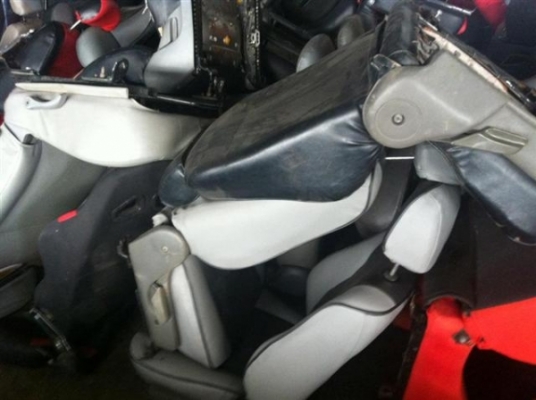 ขายเบาะเดิมติดรถหลายรุ่นหลายยี่ห้อ โทรสามถามได้ครับ  เต๊นรถกำลังหาเบาะเดิม -เบาะแท้