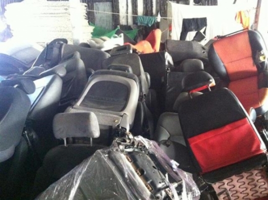 ขายเบาะเดิมติดรถหลายรุ่นหลายยี่ห้อ โทรสามถามได้ครับ  เต๊นรถกำลังหาเบาะเดิม -เบาะแท้