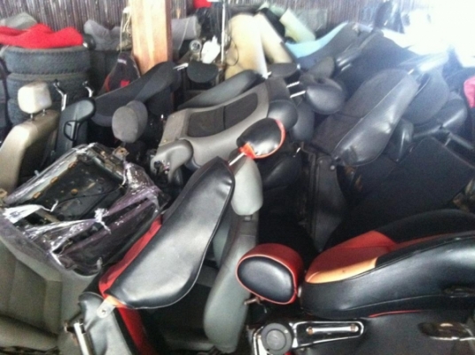 ขายเบาะเดิมติดรถหลายรุ่นหลายยี่ห้อ โทรสามถามได้ครับ  เต๊นรถกำลังหาเบาะเดิม -เบาะแท้