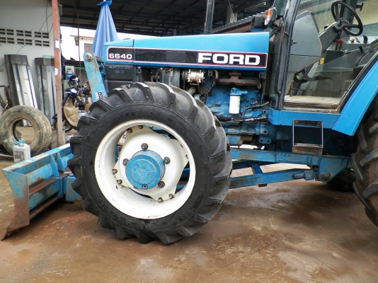 ขายFORD 6640 คานหน้าคาราโร่ 2 เพลา ใบมีดดันหน้า CMT 80\%