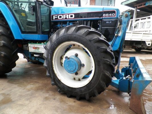 ขายFORD 6640 คานหน้าคาราโร่ 2 เพลา ใบมีดดันหน้า CMT 80\%