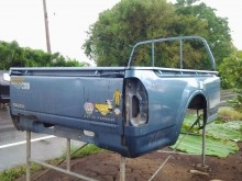 ขายกระบะดีแม็ก แผงข้างซ้าย,ขวาสวย แต่พื้นกระบะบุบ