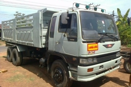 HINO FM 3M - 240 HP M10C รถพ่วงแม่+ลูก แม่กระบะดั๊มพ์ 12 ตันของสามมิตรลอนเฉียงสภาพอย่างสวย ลูก 2 คานดั๊มพ์์กระบะฝาข้างแผ่นเรียบ เครื่องแน่นดีแรงดี หัวเก๋งสีบางเดิมภายในสวยครบ แอร์เย็น พวงมาลัยเพาเวอร์ เบรคทริ๊ปฟี้ ช่วงล่างคัชซีสวยเดิม ยางสภาพดีทั้งแม่ทั้ง
