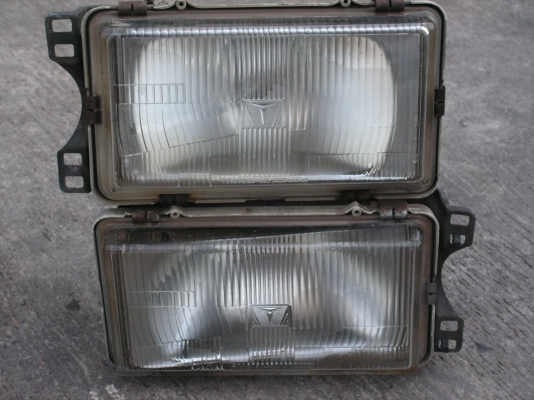 โคมไฟหน้าโตโยโต้