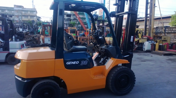 รถยกโตโยต้ารุ่น 7 น้ำหนักยก 3 ตัน เสาสูง 4 เมตร เครื่องดีเซล เกียร์ออโต้ รถยกโตโยต้ารุ่น 7 น้ำหนักยก 3 ตัน เสาสูง 4 เมตร เครื่องดีเซล เกียร์ออโต้