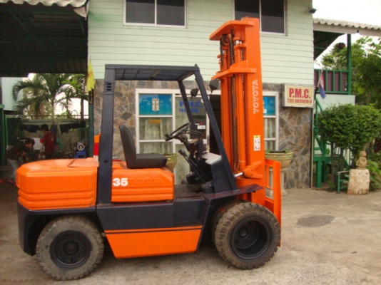 ขายรถโฟล์คลิฟท์  TOYOTA  5FD35  เครื่องยนต์ดีเซล  เกียร์ธรรมดา  เสาสูง  4  เมตร  สภาพดี  พร้อมใช้งาน สนใจราคาคุยกันได้