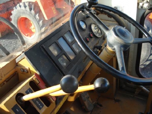 510 # 16137 : รถตักล้อยาง Komatsu รอนำเข้า T.กุ้ง:TOS:081-3062283